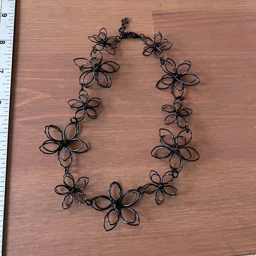 Metal Black Flower Chain Choker Necklace